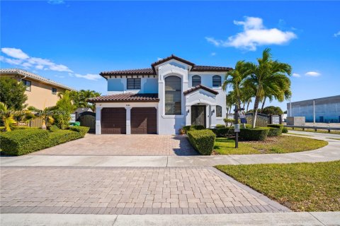 Villa ou maison à vendre à Miami, Floride: 4 chambres, 233.84 m2 № 2153605 - photo 1
