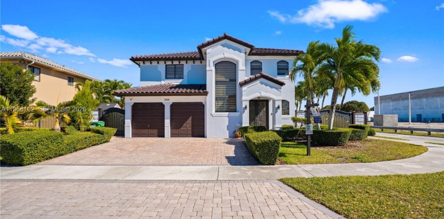 Villa ou maison à Miami, Floride 4 chambres, 233.84 m2 № 2153605