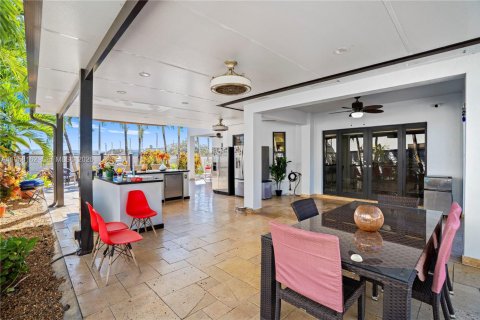 Villa ou maison à vendre à Miami, Floride: 4 chambres, 233.84 m2 № 2153605 - photo 25