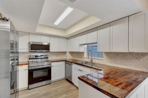 Townhouse in Cooper City, Florida 2 bedrooms, 113.62 sq.m. № 1878007 - photo 13