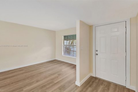 Townhouse in Cooper City, Florida 2 bedrooms, 113.62 sq.m. № 1878007 - photo 4