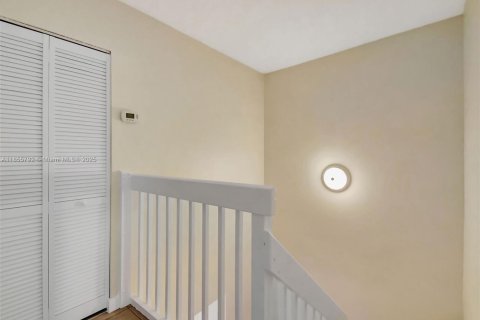 Townhouse in Cooper City, Florida 2 bedrooms, 113.62 sq.m. № 1878007 - photo 19