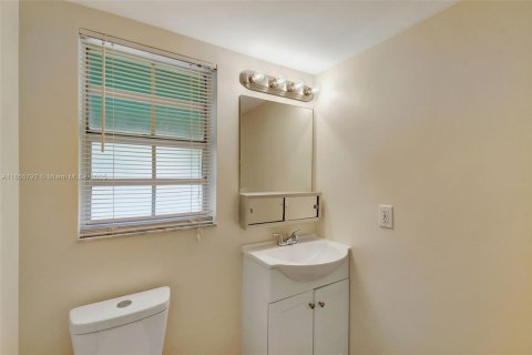 Townhouse in Cooper City, Florida 2 bedrooms, 113.62 sq.m. № 1878007 - photo 17