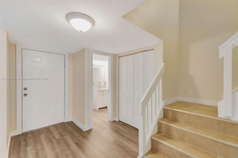 Townhouse in Cooper City, Florida 2 bedrooms, 113.62 sq.m. № 1878007 - photo 3