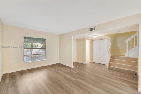 Townhouse in Cooper City, Florida 2 bedrooms, 113.62 sq.m. № 1878007 - photo 8