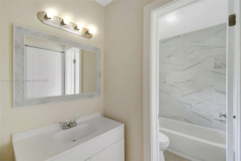 Townhouse in Cooper City, Florida 2 bedrooms, 113.62 sq.m. № 1878007 - photo 23