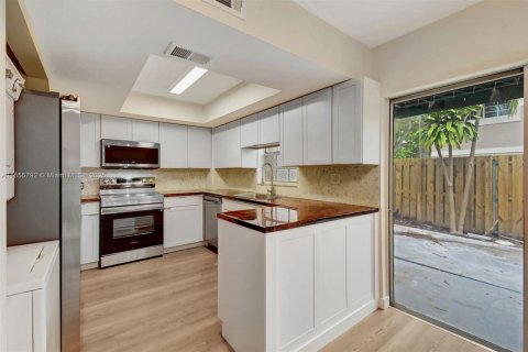 Townhouse in Cooper City, Florida 2 bedrooms, 113.62 sq.m. № 1878007 - photo 12