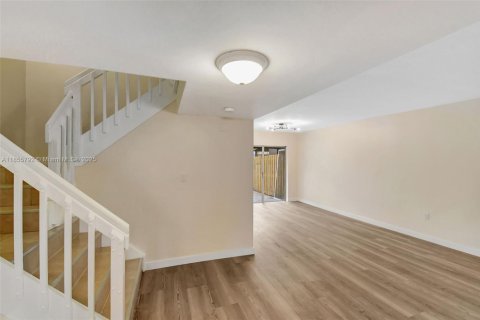 Townhouse in Cooper City, Florida 2 bedrooms, 113.62 sq.m. № 1878007 - photo 5