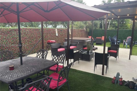 Villa ou maison à vendre à Coconut Creek, Floride: 4 chambres, 210.24 m2 № 1976692 - photo 18