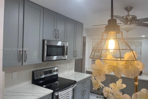 Villa ou maison à vendre à Coconut Creek, Floride: 4 chambres, 210.24 m2 № 1976692 - photo 15