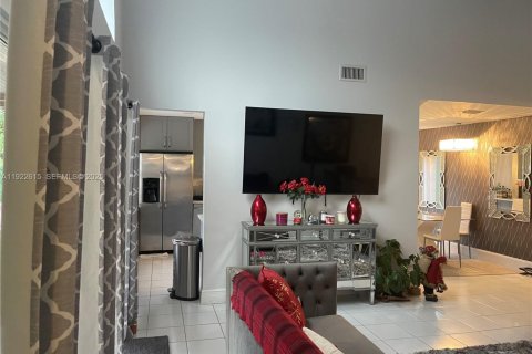 Villa ou maison à vendre à Coconut Creek, Floride: 4 chambres, 210.24 m2 № 1976692 - photo 9