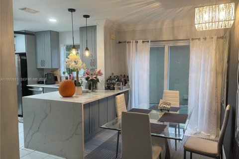 Villa ou maison à vendre à Coconut Creek, Floride: 4 chambres, 210.24 m2 № 1976692 - photo 13