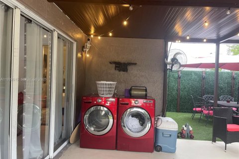 Villa ou maison à vendre à Coconut Creek, Floride: 4 chambres, 210.24 m2 № 1976692 - photo 24