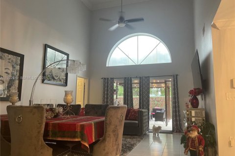 Villa ou maison à vendre à Coconut Creek, Floride: 4 chambres, 210.24 m2 № 1976692 - photo 3