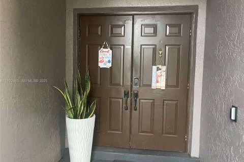 Villa ou maison à vendre à Coconut Creek, Floride: 4 chambres, 210.24 m2 № 1976692 - photo 2