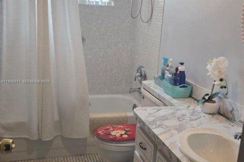 Condominio en venta en Lauderhill, Florida, 1 dormitorio, 63.17 m2 № 1984736 - foto 21