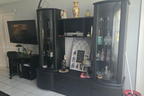 Condominio en venta en Lauderhill, Florida, 1 dormitorio, 63.17 m2 № 1984736 - foto 16