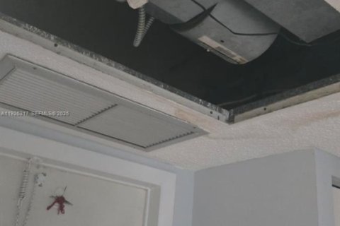 Condominio en venta en Lauderhill, Florida, 1 dormitorio, 63.17 m2 № 1984736 - foto 15