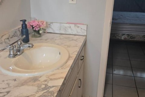 Condominio en venta en Lauderhill, Florida, 1 dormitorio, 63.17 m2 № 1984736 - foto 22