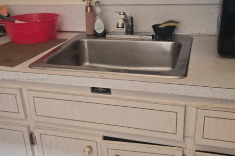 Condominio en venta en Lauderhill, Florida, 1 dormitorio, 63.17 m2 № 1984736 - foto 11