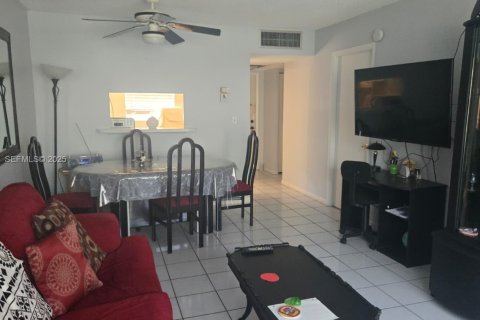Condominio en venta en Lauderhill, Florida, 1 dormitorio, 63.17 m2 № 1984736 - foto 6