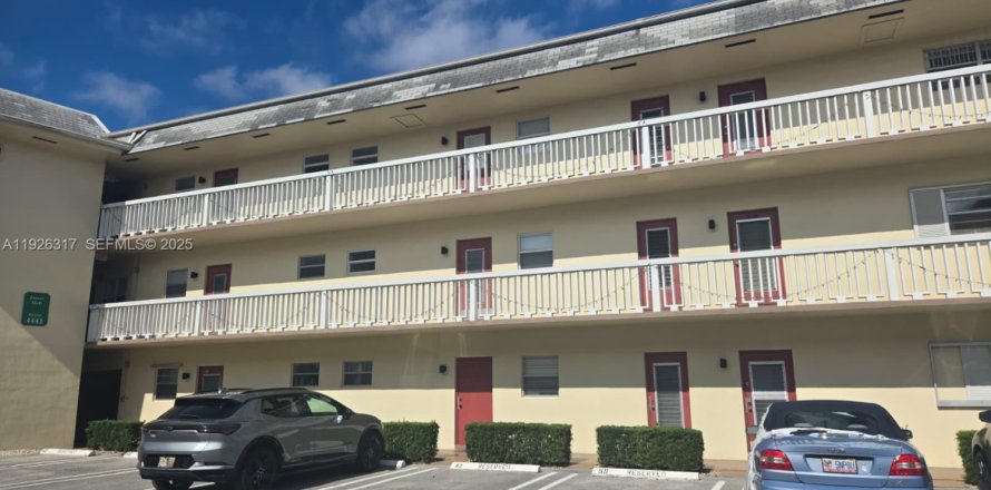 Condominio en Lauderhill, Florida, 1 dormitorio  № 1984736