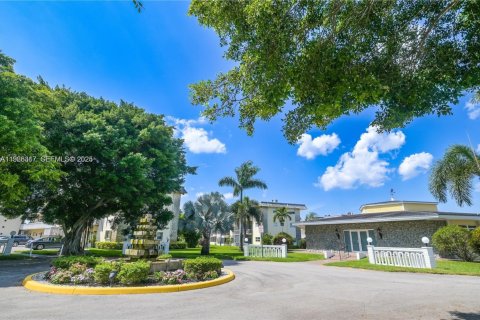 Condominio en venta en Lauderhill, Florida, 1 dormitorio, 63.17 m2 № 1984736 - foto 28