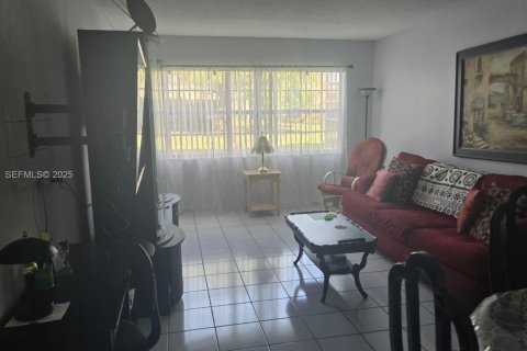 Condominio en venta en Lauderhill, Florida, 1 dormitorio, 63.17 m2 № 1984736 - foto 17