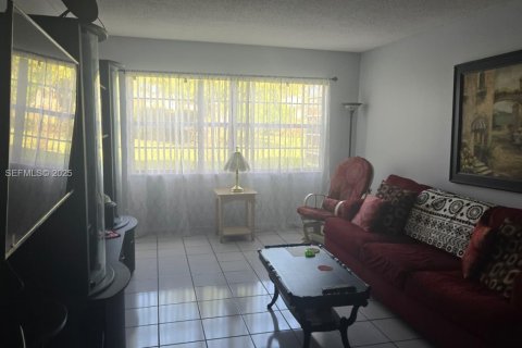 Condominio en venta en Lauderhill, Florida, 1 dormitorio, 63.17 m2 № 1984736 - foto 8
