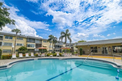 Condominio en venta en Lauderhill, Florida, 1 dormitorio, 63.17 m2 № 1984736 - foto 30