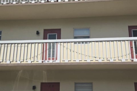 Condominio en venta en Lauderhill, Florida, 1 dormitorio, 63.17 m2 № 1984736 - foto 3