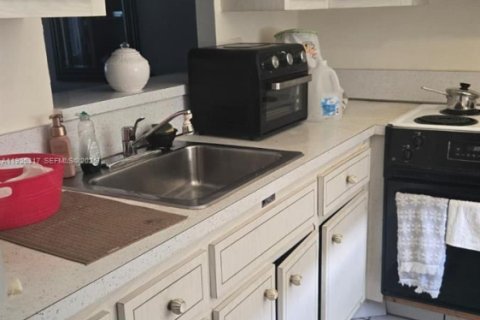 Condominio en venta en Lauderhill, Florida, 1 dormitorio, 63.17 m2 № 1984736 - foto 9