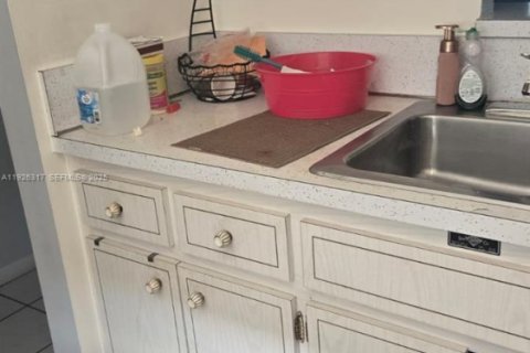 Condominio en venta en Lauderhill, Florida, 1 dormitorio, 63.17 m2 № 1984736 - foto 14