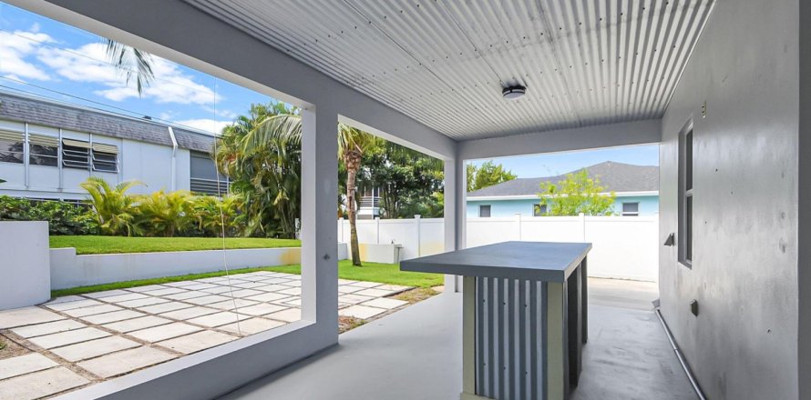 House in Lake Worth, Florida 4 bedrooms, 184.88 sq.m. № 1136183