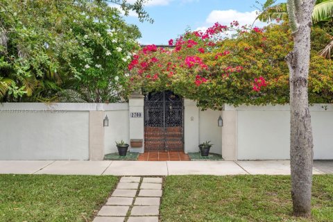 House in Miami, Florida 3 bedrooms, 252.88 sq.m. № 1811847 - photo 1