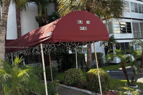 Condo in Lauderhill, Florida, 1 bedroom  № 1877803 - photo 21