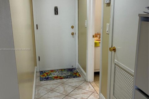 Condo in Lauderhill, Florida, 1 bedroom  № 1877803 - photo 13