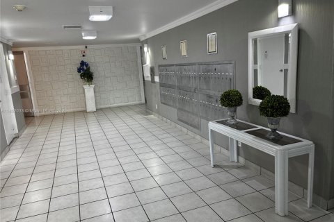 Condo in Lauderhill, Florida, 1 bedroom  № 1877803 - photo 23