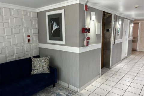 Condo in Lauderhill, Florida, 1 bedroom  № 1877803 - photo 24