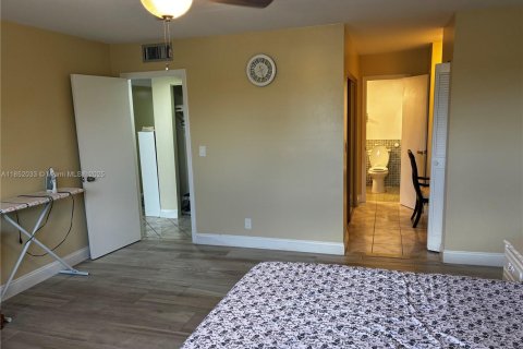 Condo in Lauderhill, Florida, 1 bedroom  № 1877803 - photo 5