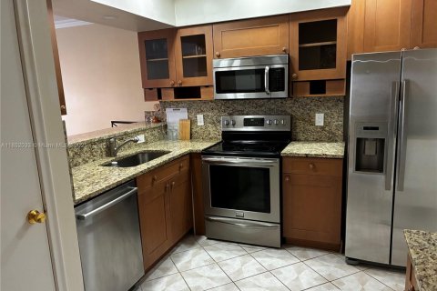 Condo in Lauderhill, Florida, 1 bedroom  № 1877803 - photo 4