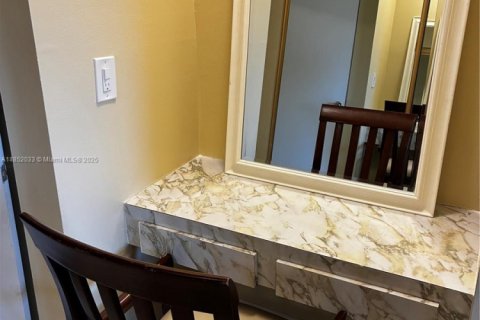 Condo in Lauderhill, Florida, 1 bedroom  № 1877803 - photo 9