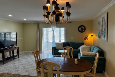 Condo in Lauderhill, Florida, 1 bedroom  № 1877803 - photo 3