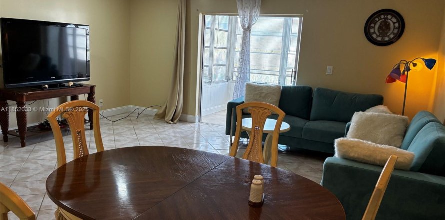 Condo in Lauderhill, Florida, 1 bedroom № 1877803