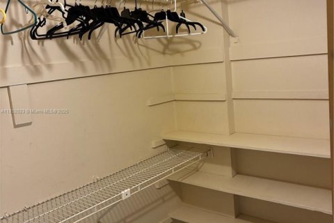 Condo in Lauderhill, Florida, 1 bedroom  № 1877803 - photo 7