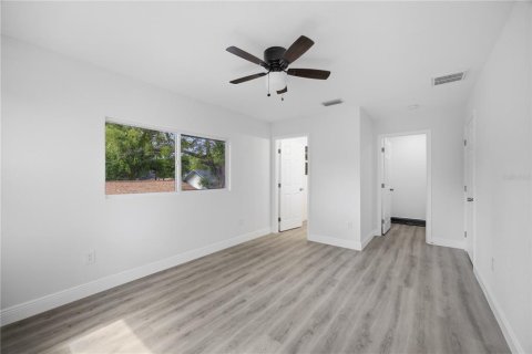 House in Saint Petersburg, Florida 3 bedrooms, 175.03 sq.m. № 2205248 - photo 21