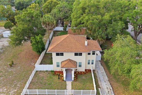 House in Saint Petersburg, Florida 3 bedrooms, 175.03 sq.m. № 2205248 - photo 3