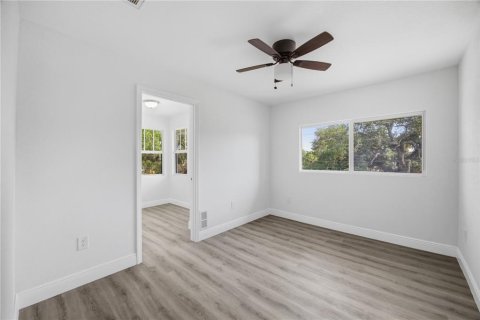 House in Saint Petersburg, Florida 3 bedrooms, 175.03 sq.m. № 2205248 - photo 27