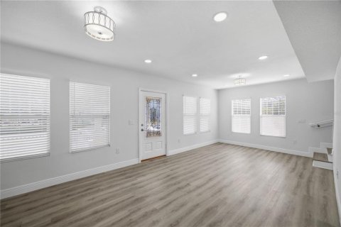 House in Saint Petersburg, Florida 3 bedrooms, 175.03 sq.m. № 2205248 - photo 7