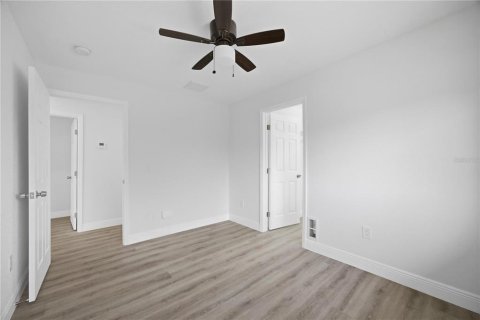 House in Saint Petersburg, Florida 3 bedrooms, 175.03 sq.m. № 2205248 - photo 28